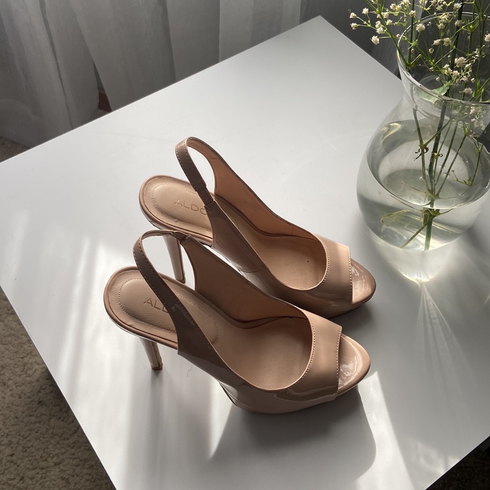 Heel. - Picture 8 of 10